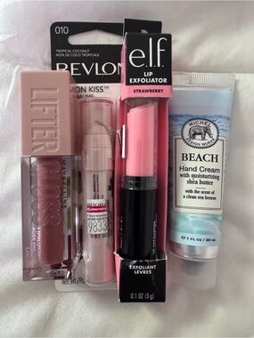 Strawberry 🍓 Bundle – 4-piece set NWT